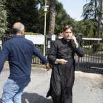 Don Coluccia, il prete antimafia aggredito: “Sto bene, sono illeso”