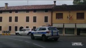 Pordenone, ex militare ancora asserragliato in casa: zona blindata