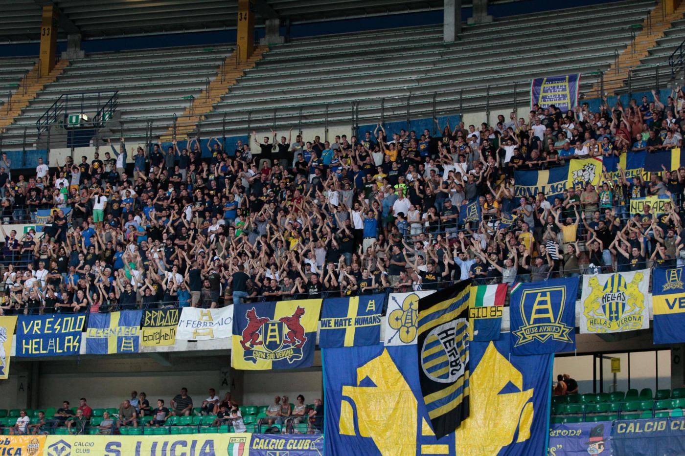 Verona, ‘bazar della droga’ in Curva Sud: arrestati 12 ultras