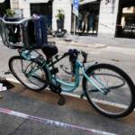 Milano, auto si ribalta e colpisce ciclista: 3 feriti