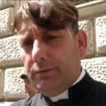 Aggressione a Don Coluccia, il prete: “Tor Bella Monaca è peggio di Caivano”