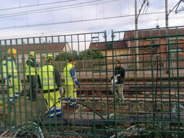 Treno travolge operai al lavoro a Brandizzo nel Torinese - 5 morti