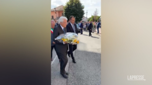 Mattarella a Brandizzo depone mazzo di fiori