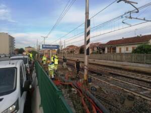 Treno travolge operai al lavoro a Brandizzo nel Torinese - 5 morti