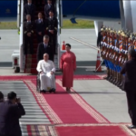 Papa Francesco arriva in Mongolia