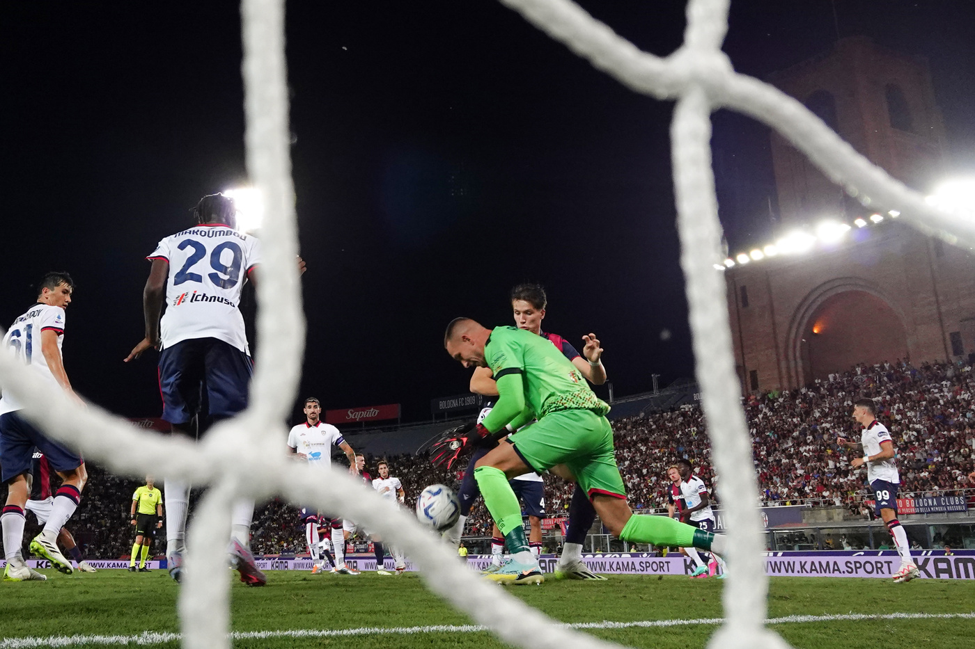 Bologna-Cagliari 2-1, decide Fabbian nel recupero