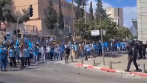 Israele, scontri tra richiedenti asilo eritrei e polizia israeliana a Tel Aviv