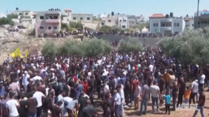 Medioriente, funerali del palestinese ucciso dal raid israeliano