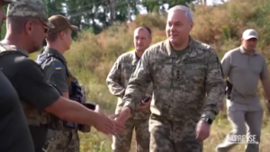Ucraina, capo forze armate incontra soldati vicino Kiev