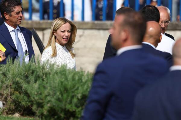 La presidente del consiglio Giorgia Meloni a Caivano