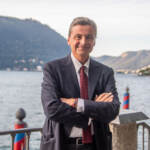 Calenda a Cernobbio: “Meloni si è vestita da Draghi, Superbonus è una follia”