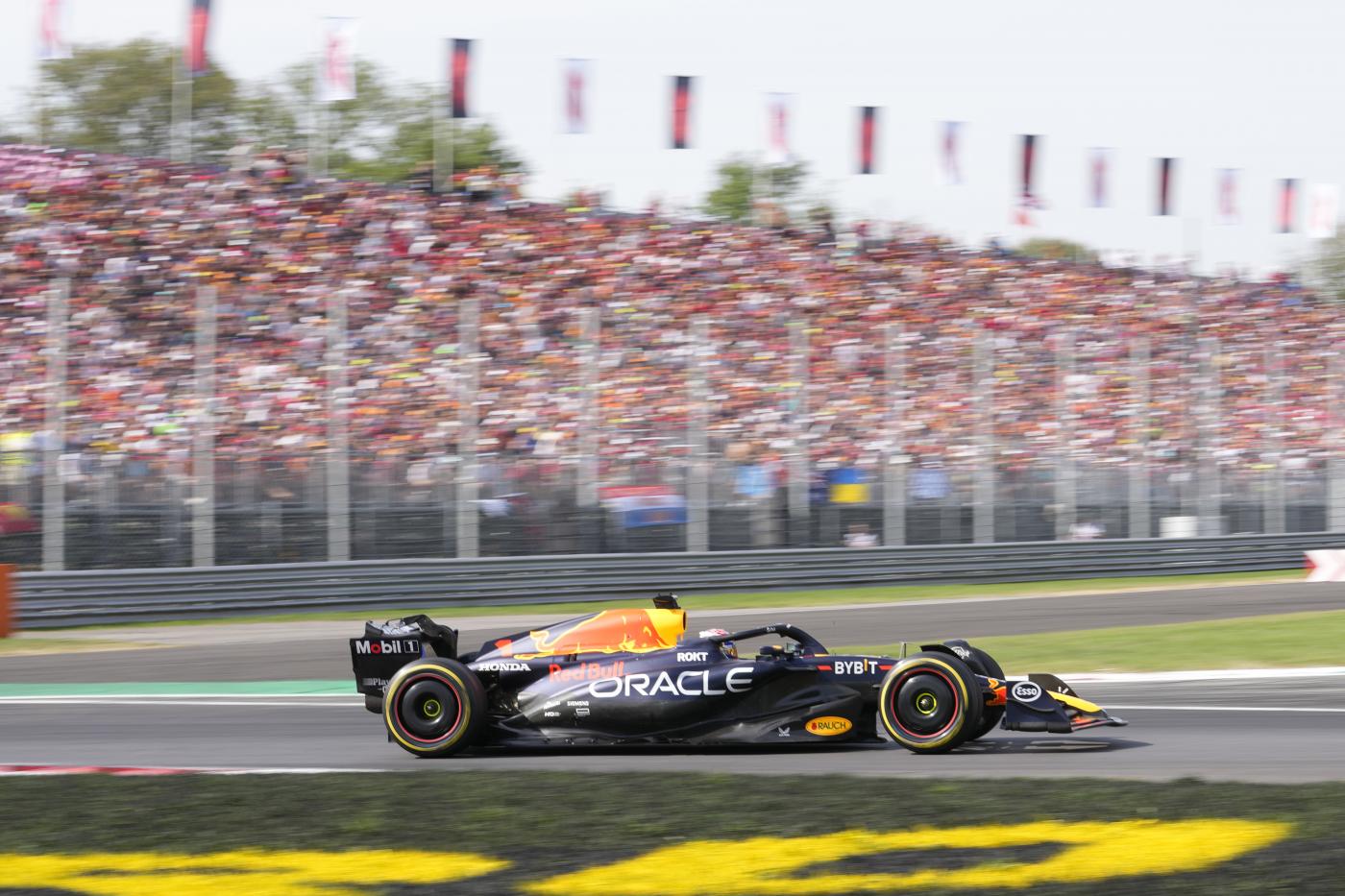 F1, Verstappen vince anche a Monza: Sainz è terzo