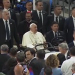 Mongolia, il Papa arriva alla Steppe Arena per la messa
