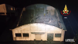 Livorno, crolla tetto edificio industriale dismesso