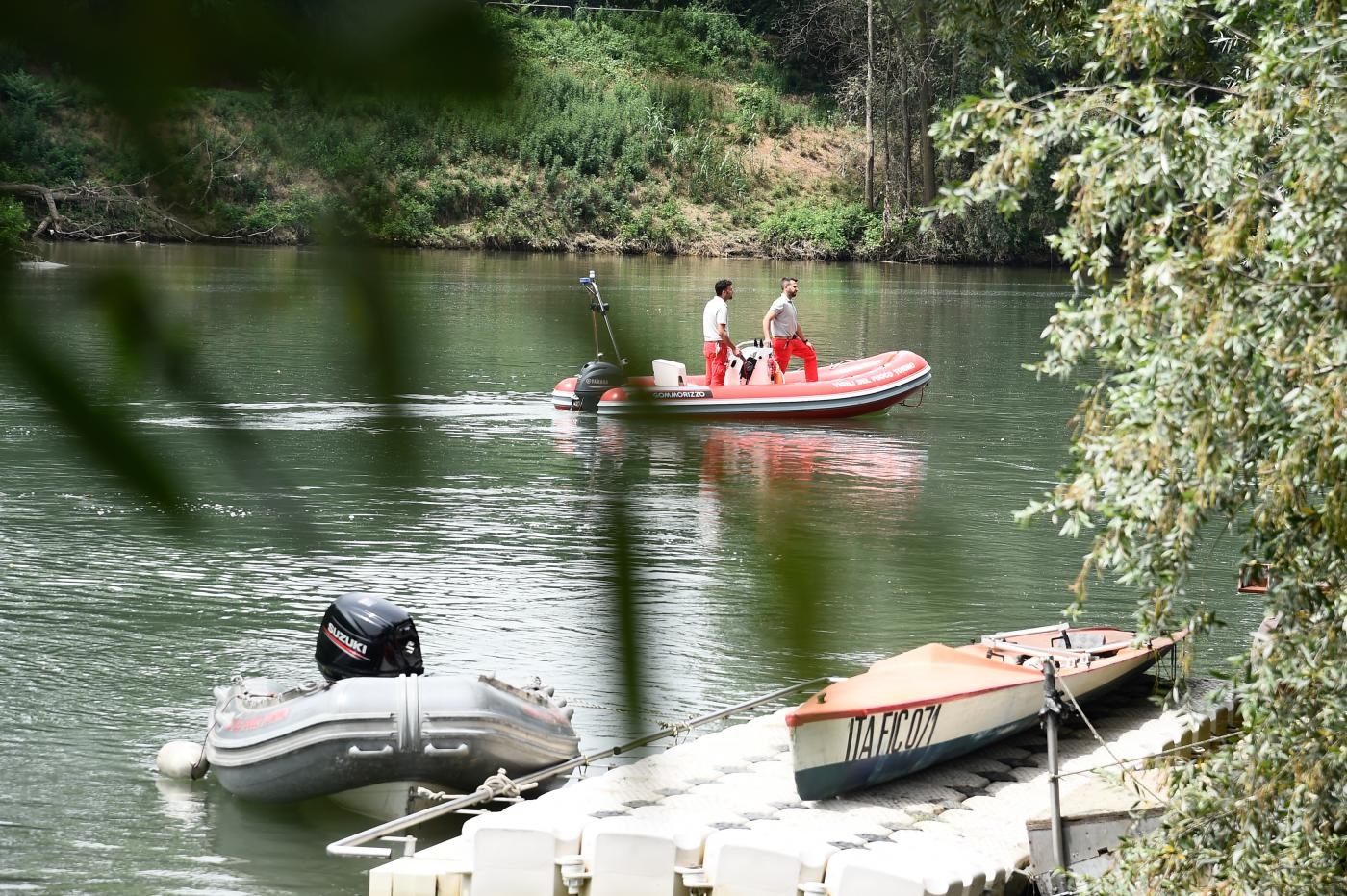 Trentino, 28enne si tuffa e muore nel lago di Garda Trentino, 28enne si tuffa e muore nel lago di Garda