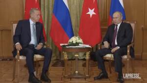 Accordo grano, Putin vede Erdogan: “Pronti a negoziare”
