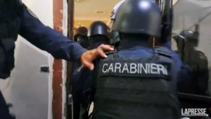 Blitz al Parco Verde di Caivano, 400 agenti in azione: il video