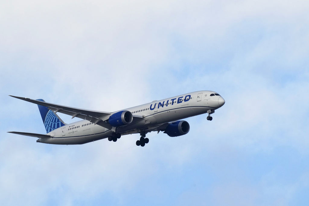 Usa, stop a tutti voli United Airlines per problemi informatici Usa, stop a tutti voli United Airlines per problemi informatici