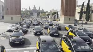 Spagna, la protesta dei tassisti blocca Barcellona