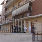 Donna accoltellata a Roma, lo shock dei vicini: “Basta femminicidi”