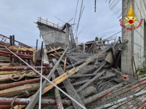 Incidenti lavoro, crolla solaio in costruzione a Rivoli: 3 operai feriti