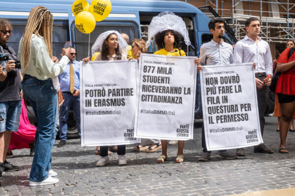 Diritto di cittadinanza, flash mob in Piazza Capranica a Roma