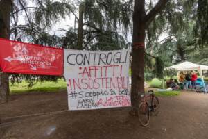 Milano - Caro affitti e mancanza di alloggi, continua la protesta degli studenti davanti al Politecnico