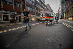 Milano - Ragazza di 26 anni investita da una moto in via Fatebenefratelli