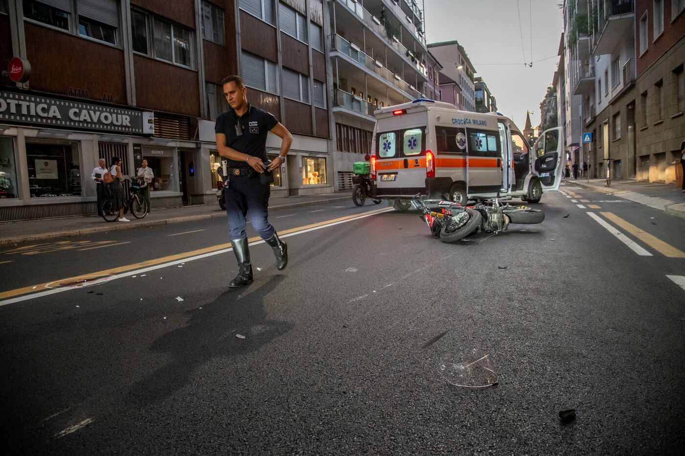 Milano, 26enne investita da moto: è grave Milano, 26enne investita da moto: è grave