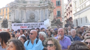 Musicista ucciso a Napoli, Piazza del Gesù gremita per i funerali