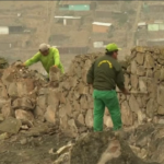 Perù, abbattuto il muro che divideva i ricchi dai poveri nella capitale