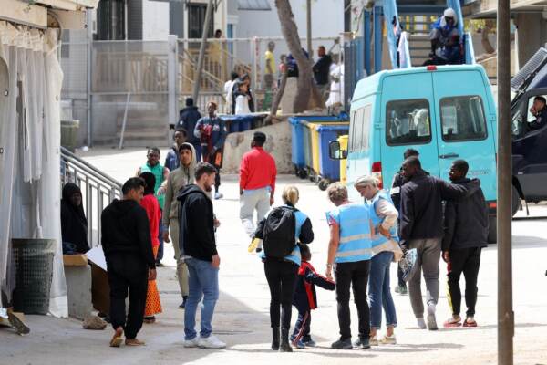 Migranti - Tornano a essere estremamente critiche le condizioni all’hotspost di Lampedusa