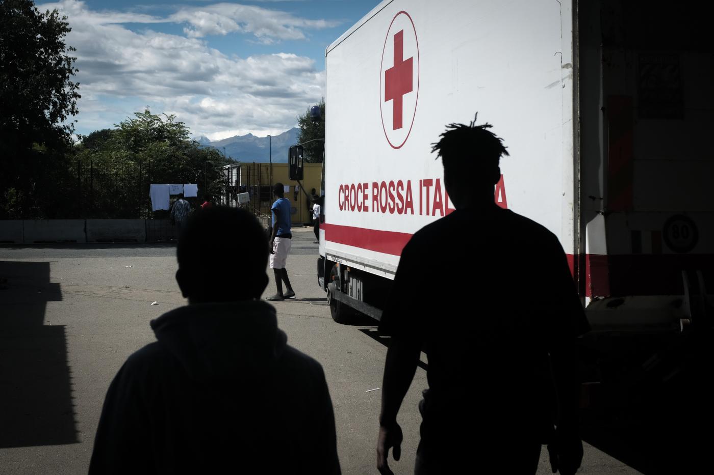 Firenze, uccide 33enne in centro rifugiati e si lancia da finestra Firenze, uccide 33enne in centro rifugiati e si lancia da finestra
