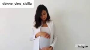 Il video di Marisa Leo contro la violenza sulle donne: “Tu non sei sola”