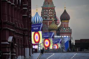 Mosca. Piazza Rossa allestito palco con scritta che inneggia alle annessioni dei 4 territori occupati