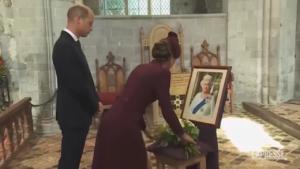 Elisabetta II, William e Kate visitano la cattedrale di St David