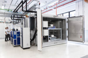 Stellantis, 40 milioni di euro per il nuovo Battery Technology Center inaugurato a Mirafiori