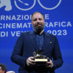Venezia 80, “Poor Things” vince il leone d’oro: a Matteo Garrone la miglior regia