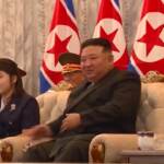 Nord Corea, Kim alla parata per i 75 anni del Paese