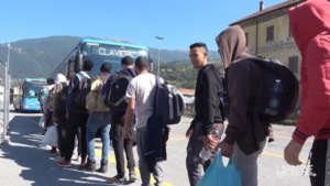 Migranti, l’aumento degli sbarchi preme sulla rete transfrontaliera del Monginevro