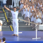 Milano, Roberto Bolle fa lezione di danza in piazza Duomo