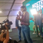 Pd, platea Ravenna intona ‘Bella ciao’: Schlein canta dal palco