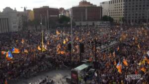 Spagna, migliaia alla manifestazione per l’indipendenza catalana a Barcellona