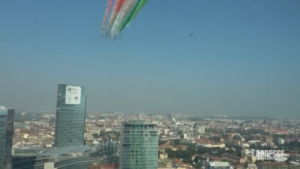 Frecce Tricolori a Milano, Fontana: “Aeronautica presenza fondamentale per il Paese”