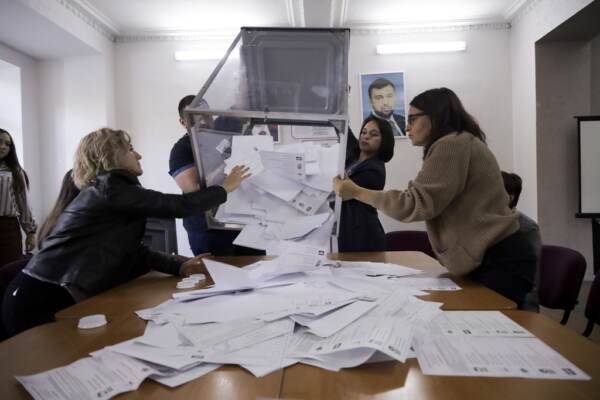 Ucraina, partito di Putin in testa alle elezioni in regioni annesse
