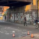 Milano, ciclista 55enne investita da un’auto: le immagini dal luogo dell’incidente