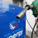 Caro benzina, la verde sale a 2,112 euro al litro