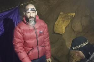 Speleologo bloccato in una grotta a un chilometro di profondità