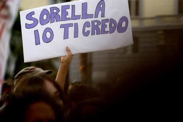 Manifestazione femminista contro i femminicidi