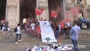 Studenti in piazza a Roma contro il caro libri